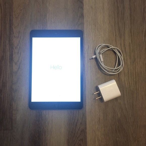 iPad Mini 1st Generation - Picture 1 of 3